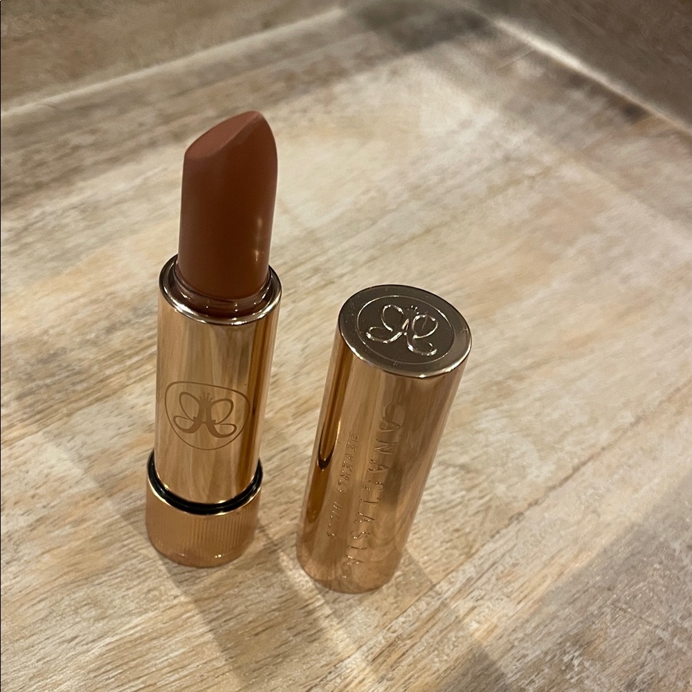 Anastasia Beverly Hills Satin Lipstick (Praline)